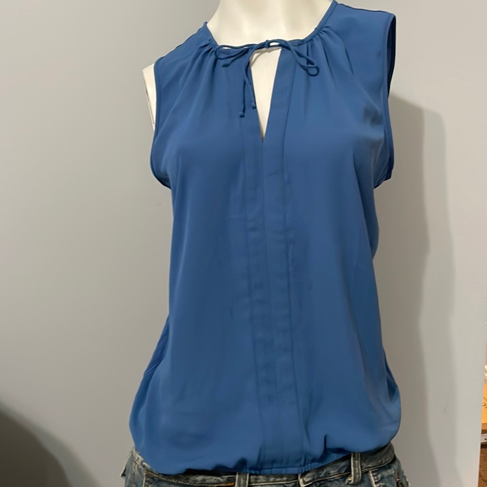 Ann Taylor Loft Sleeveless blouse, size Medium. Bundle & Save!!